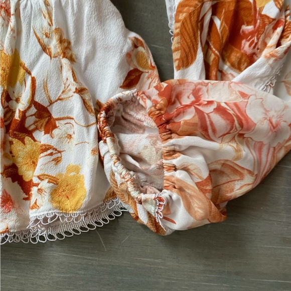 Guess blouse size medium leaf print brownish orange color - Picture 2 of 4